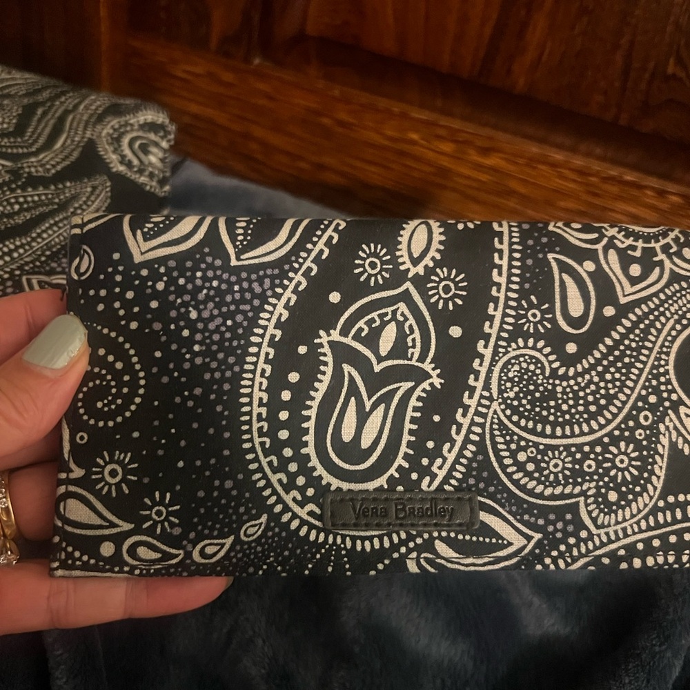 Vera Bradley Stellar Paisley 2 Piece Set, Checkbook Cover/Pouch, excellent cond. - Picture 3 of 9
